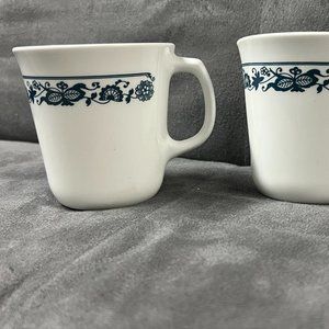 Corelle Corning Old Town Blue / Blue Onion Bread Plate w/2 Mugs